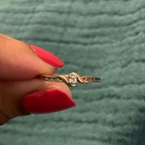 Minimalist Diamond 10K gold ring